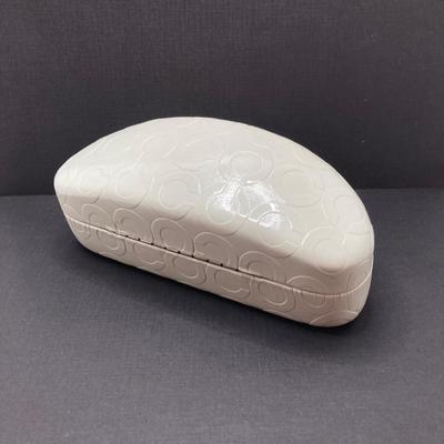 LOT 55: Coach Sunglasses (HC 8027 (L902 Scarlett) 5006/13 (Tortoise) with Case