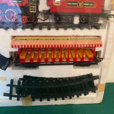 LOT 58: Vintage Walt Disney World R.R. (New Bright Industrial Co.) No. 95005 Train in Original Box