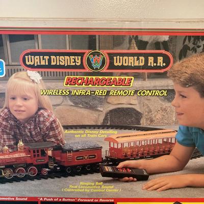 LOT 58: Vintage Walt Disney World R.R. (New Bright Industrial Co.) No. 95005 Train in Original Box