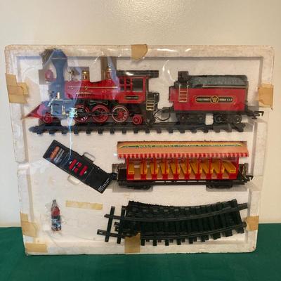 LOT 58: Vintage Walt Disney World R.R. (New Bright Industrial Co.) No. 95005 Train in Original Box