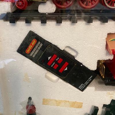 LOT 58: Vintage Walt Disney World R.R. (New Bright Industrial Co.) No. 95005 Train in Original Box