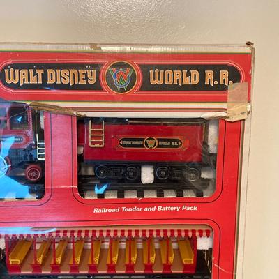 LOT 58: Vintage Walt Disney World R.R. (New Bright Industrial Co.) No. 95005 Train in Original Box