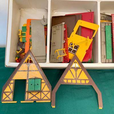 LOT 59: Vintage Faller E-Train 3653 Train Station in Original Box