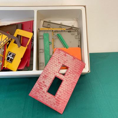 LOT 59: Vintage Faller E-Train 3653 Train Station in Original Box