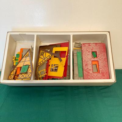 LOT 59: Vintage Faller E-Train 3653 Train Station in Original Box