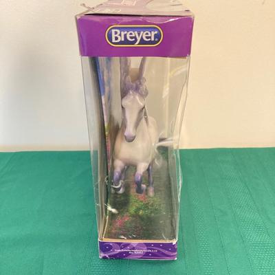 LOT 71: Breyer Toys - Classics Barn No. 720650 in Original Box and Cosmus Pegasus