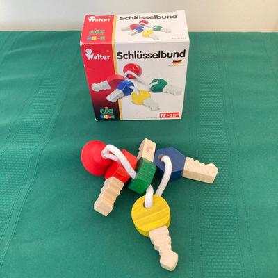 LOT 78: Sonic Control Dog in Original Box, Mattel Preschool Rail Runner, Walter Schlusselbund Key Chain with Miniature Cabbage Patch...