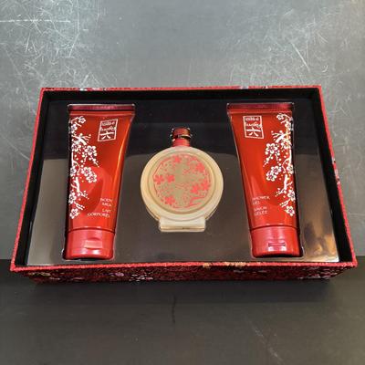 LOT 85: NIP Lucky Number 6 Gift Set, Beautiful Embroidered Elbow Length Bridal Gloves & Collector Shoes