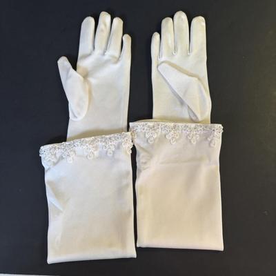 LOT 85: NIP Lucky Number 6 Gift Set, Beautiful Embroidered Elbow Length Bridal Gloves & Collector Shoes