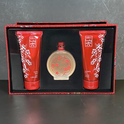 LOT 85: NIP Lucky Number 6 Gift Set, Beautiful Embroidered Elbow Length Bridal Gloves & Collector Shoes