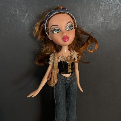LOT 88: Vintage 2001 Bratz Dolls w/Accessories
