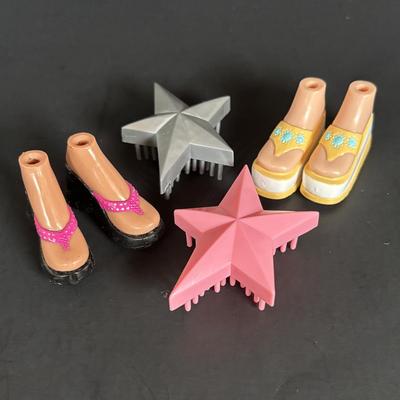 LOT 89: Vintage 2001 Bratz Dolls w/Accessories