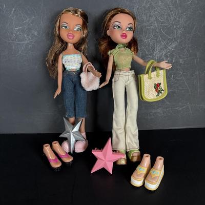 LOT 89: Vintage 2001 Bratz Dolls w/Accessories