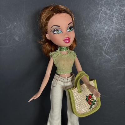 LOT 89: Vintage 2001 Bratz Dolls w/Accessories