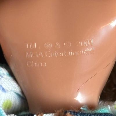 LOT 89: Vintage 2001 Bratz Dolls w/Accessories