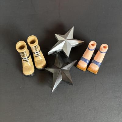 LOT 90: Vintage 2001 Bratz Dolls w/Accessories