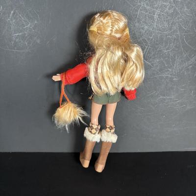 LOT 90: Vintage 2001 Bratz Dolls w/Accessories