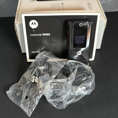 LOT 95: Vintage Motorola W490 Flip Phones