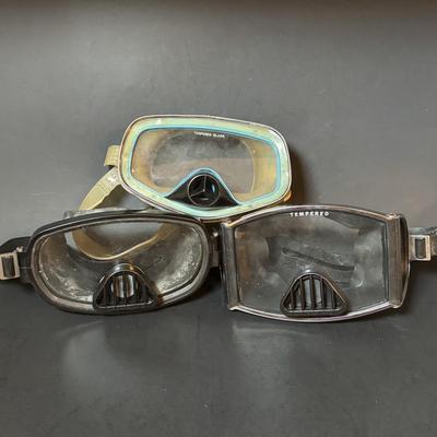 LOT 105: Vintage Scuba Diving Masks