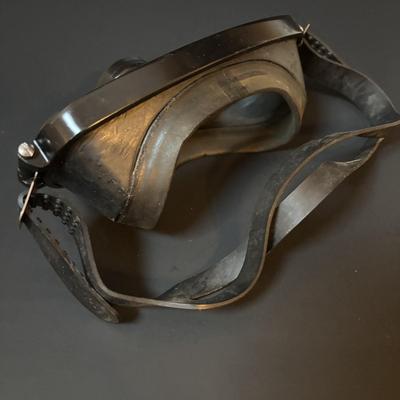 LOT 106: Vintage Scuba Diving Masks