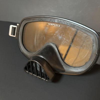 LOT 106: Vintage Scuba Diving Masks