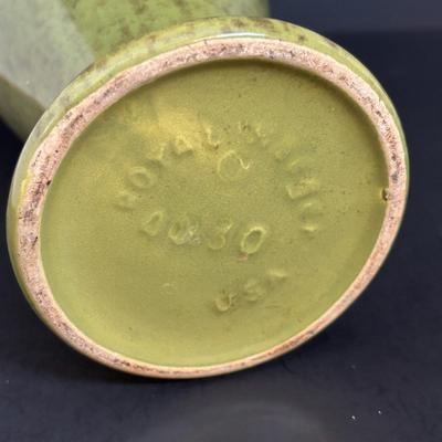 LOT 113: Vintage Royal Haeger Sponged Mottled Glaze Green Vases & Vintage 4-Swan Planter