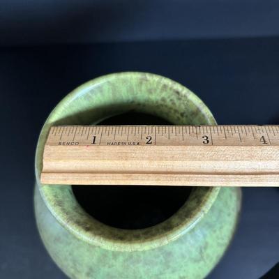 LOT 113: Vintage Royal Haeger Sponged Mottled Glaze Green Vases & Vintage 4-Swan Planter