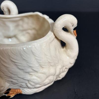 LOT 113: Vintage Royal Haeger Sponged Mottled Glaze Green Vases & Vintage 4-Swan Planter