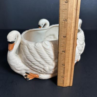 LOT 113: Vintage Royal Haeger Sponged Mottled Glaze Green Vases & Vintage 4-Swan Planter