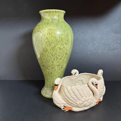 LOT 113: Vintage Royal Haeger Sponged Mottled Glaze Green Vases & Vintage 4-Swan Planter