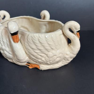 LOT 113: Vintage Royal Haeger Sponged Mottled Glaze Green Vases & Vintage 4-Swan Planter