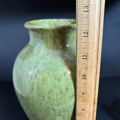 LOT 113: Vintage Royal Haeger Sponged Mottled Glaze Green Vases & Vintage 4-Swan Planter