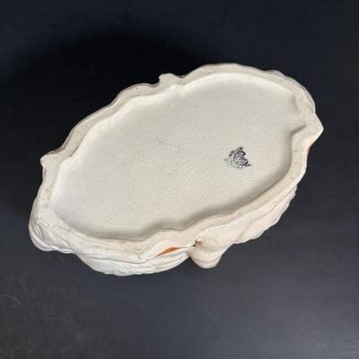 LOT 113: Vintage Royal Haeger Sponged Mottled Glaze Green Vases & Vintage 4-Swan Planter