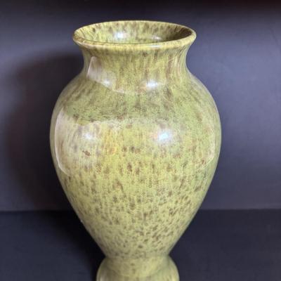LOT 113: Vintage Royal Haeger Sponged Mottled Glaze Green Vases & Vintage 4-Swan Planter