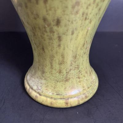 LOT 113: Vintage Royal Haeger Sponged Mottled Glaze Green Vases & Vintage 4-Swan Planter
