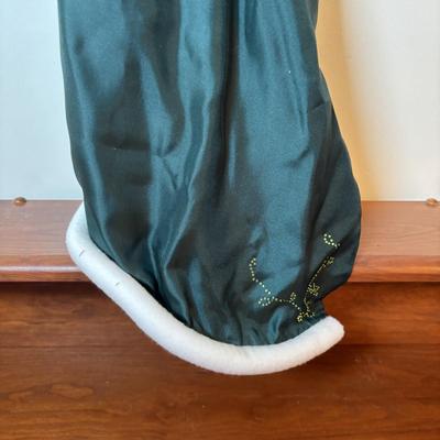 LOT 122: Lenox Christmas Princess Doll, Knowles China Wizard of Oz Collectors Plate and Madame Alexander Dolls