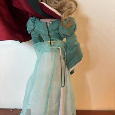 LOT 122: Lenox Christmas Princess Doll, Knowles China Wizard of Oz Collectors Plate and Madame Alexander Dolls