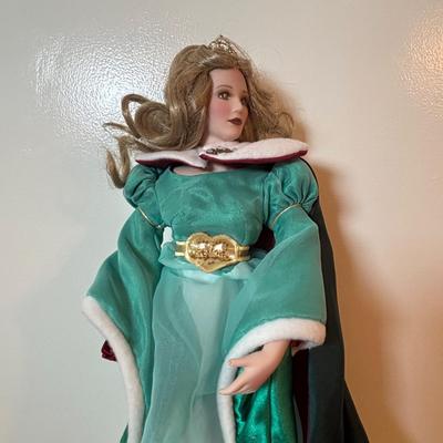 LOT 122: Lenox Christmas Princess Doll, Knowles China Wizard of Oz Collectors Plate and Madame Alexander Dolls