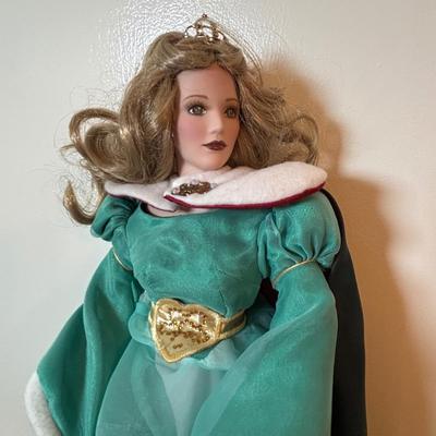 LOT 122: Lenox Christmas Princess Doll, Knowles China Wizard of Oz Collectors Plate and Madame Alexander Dolls