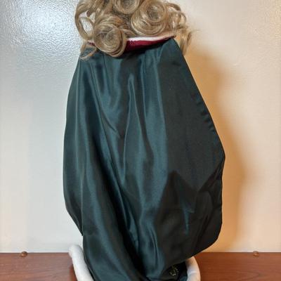 LOT 122: Lenox Christmas Princess Doll, Knowles China Wizard of Oz Collectors Plate and Madame Alexander Dolls