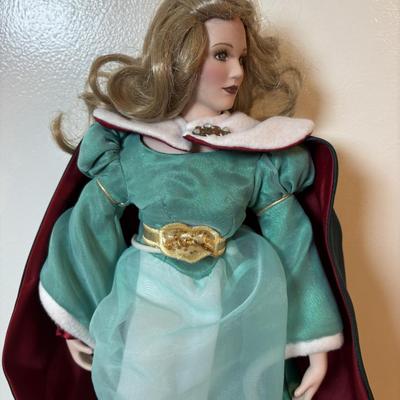 LOT 122: Lenox Christmas Princess Doll, Knowles China Wizard of Oz Collectors Plate and Madame Alexander Dolls