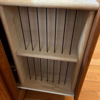 Thornwood Oak TV-Entertainment Center (O-BC)