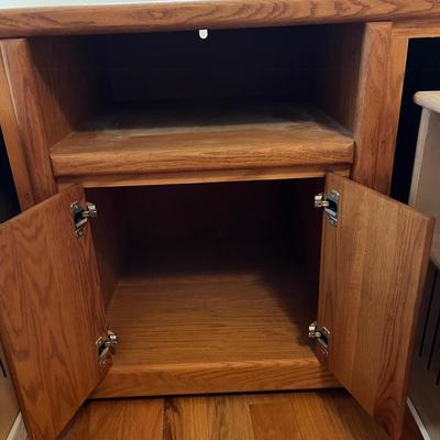Thornwood Oak TV-Entertainment Center (O-BC)