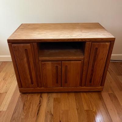 Thornwood Oak TV-Entertainment Center (O-BC)