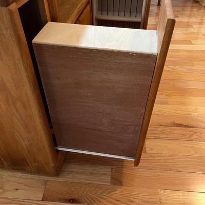 Thornwood Oak TV-Entertainment Center (O-BC)