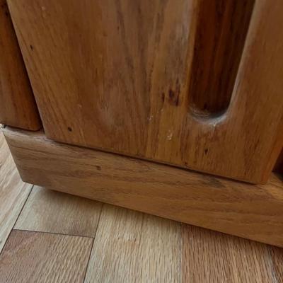 Thornwood Oak TV-Entertainment Center (O-BC)