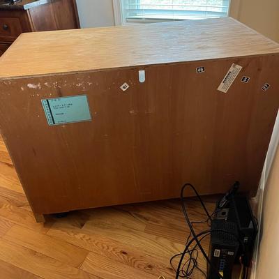 Thornwood Oak TV-Entertainment Center (O-BC)