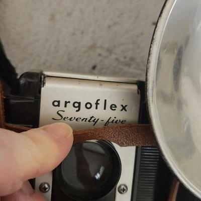 Sale Photo Thumbnail #148: Argoflex with Flash attachment, Pair of Dualflex II, a Kodak Dualflex ,Bell and Howell Electric Eye 127