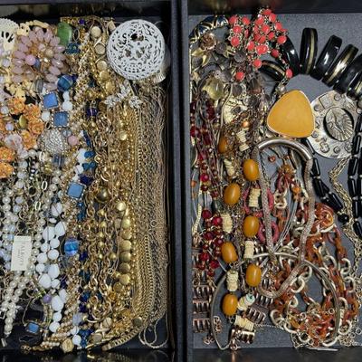 Sale Photo Thumbnail #137: Includes gold tone, beads, chains, chokers, and more. Total of 40+ pieces. Does not include display trays. [JP]