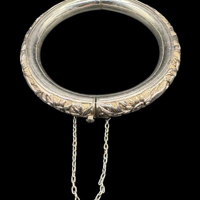 Sale Photo Thumbnail #156: [33.10g] This piece is believed to be a late 1800s Chinese export. It features chrysanthemums and leaves in high relief. It is marked “Silver” inside the hinge. The safety chain is intact. Measurement: 3”W (approximate). [JP]